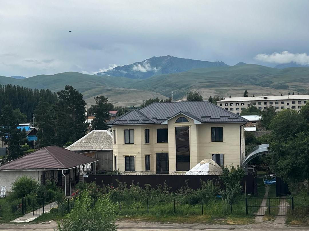 Tuenduek Guest House, Karakol Exterior foto